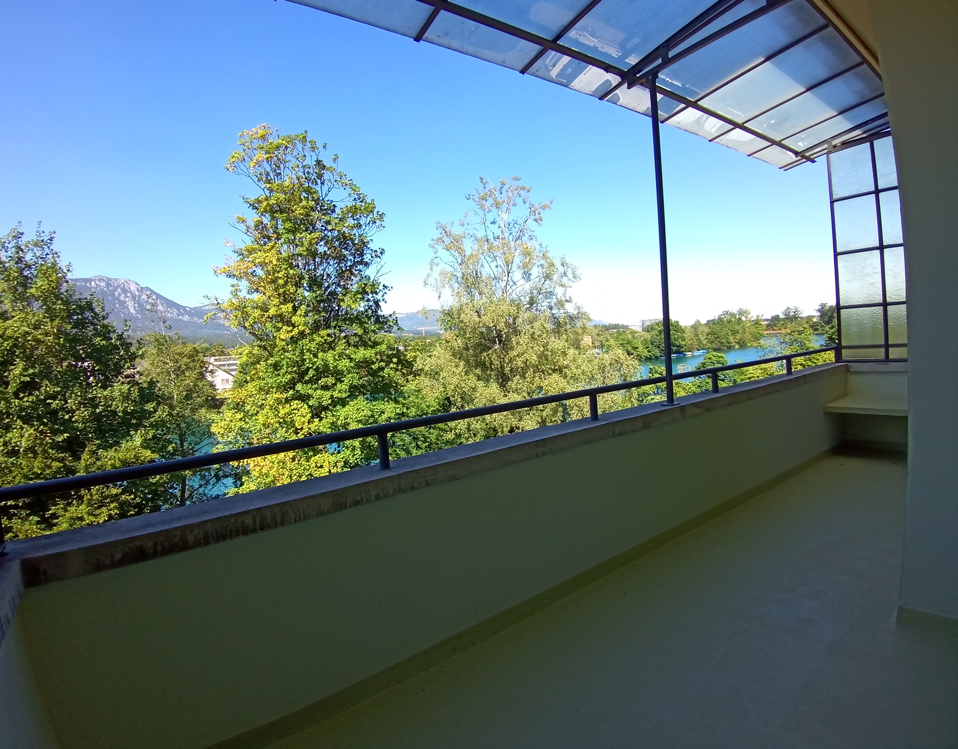 images/fotos/roetiquai34-2.og-rechts/Balkon%20nord.jpg#joomlaImage://local-images/fotos/roetiquai34-2.og-rechts/Balkon nord.jpg?width=3113&height=2434