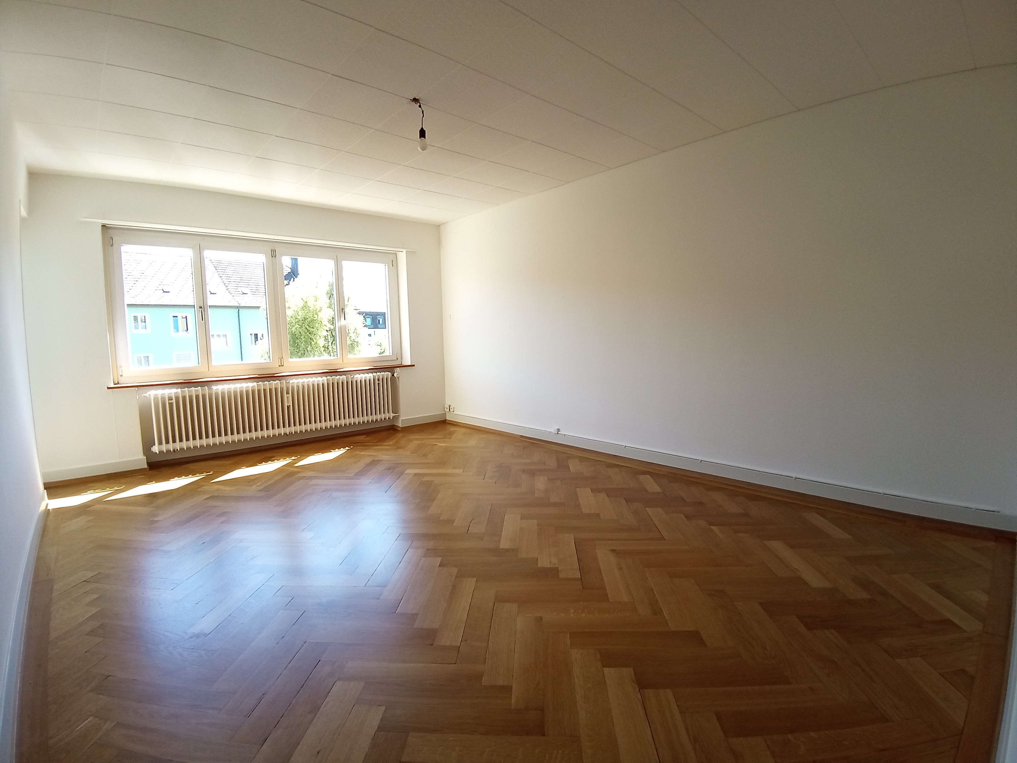 images/fotos/roetiquai34-2.og-rechts/Zimmer%20mitte.jpg#joomlaImage://local-images/fotos/roetiquai34-2.og-rechts/Zimmer mitte.jpg?width=3264&height=2448