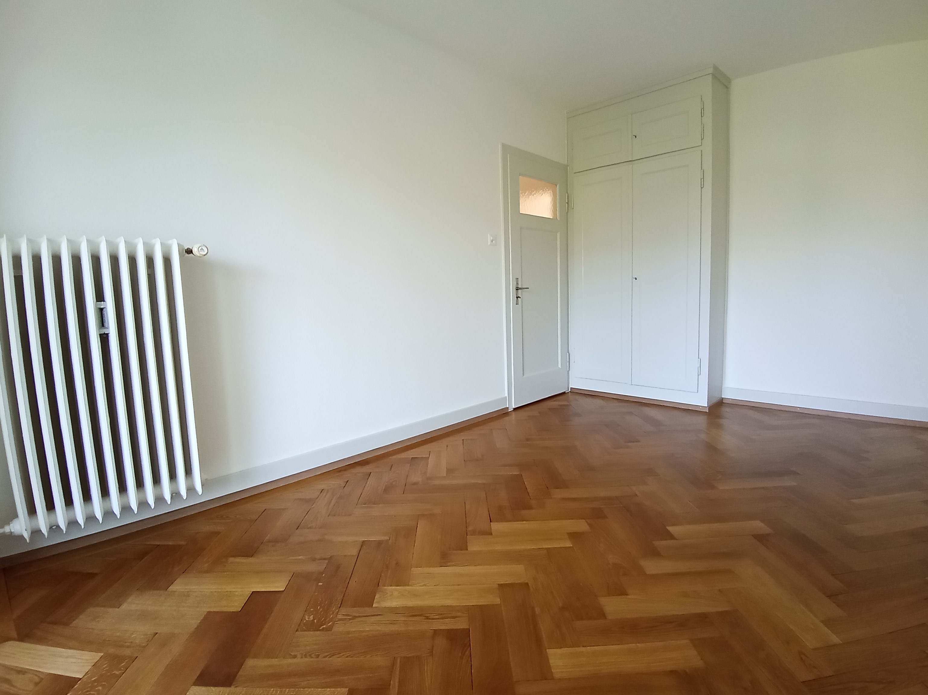 images/fotos/roetiquai34-2.og-rechts/Zimmer%20rechts%204.jpg#joomlaImage://local-images/fotos/roetiquai34-2.og-rechts/Zimmer rechts 4.jpg?width=3075&height=2305